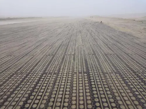 钢板沙漠跑道